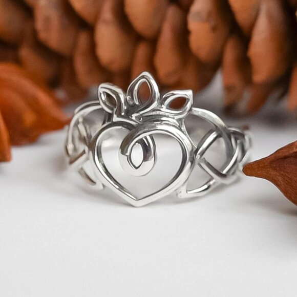 925 Sterling Silver Claddagh Rings for Women - Endless Celtic Knot Love Heart Cr - Picture 4 of 9